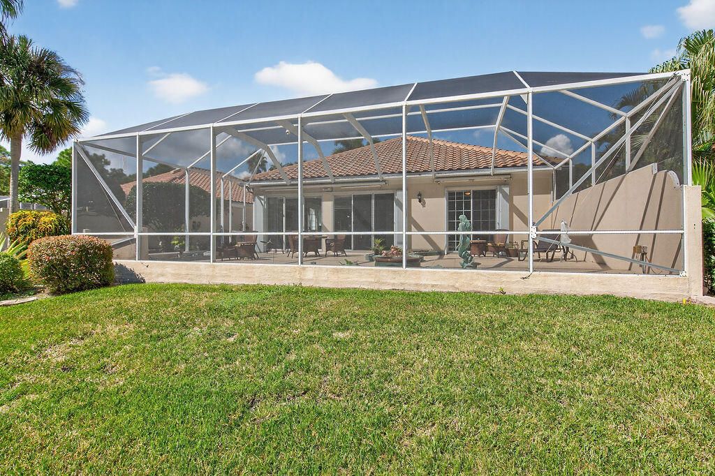 En Venta: $699,000 (3 camas, 2 baños, 2221 Pies cuadrados)