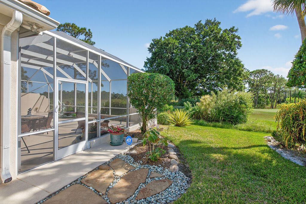 En Venta: $699,000 (3 camas, 2 baños, 2221 Pies cuadrados)