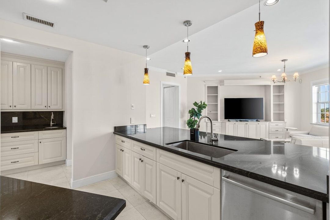 For Rent: $16,000 (4 beds, 4 baths, 4828 Square Feet)