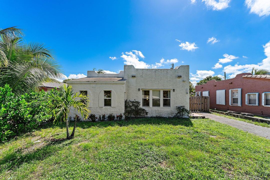 For Sale: $414,900 (3 beds, 2 baths, 1330 Square Feet)