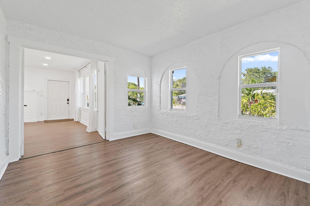 For Sale: $414,900 (3 beds, 2 baths, 1330 Square Feet)