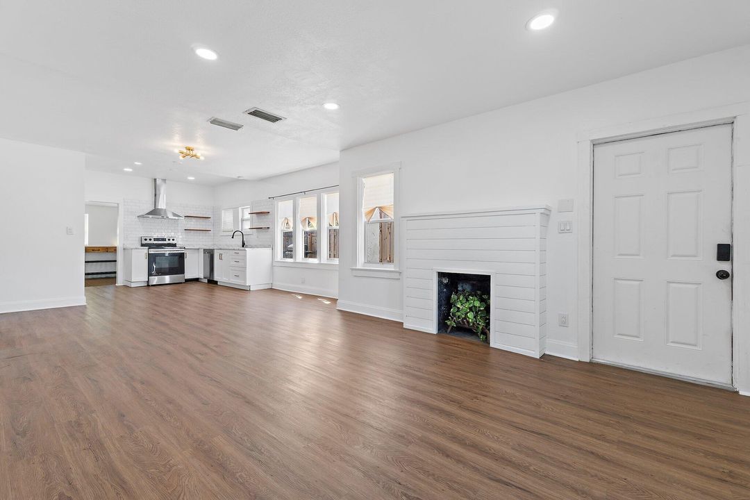 For Sale: $414,900 (3 beds, 2 baths, 1330 Square Feet)