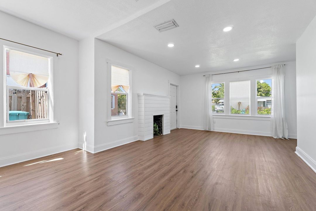 For Sale: $414,900 (3 beds, 2 baths, 1330 Square Feet)