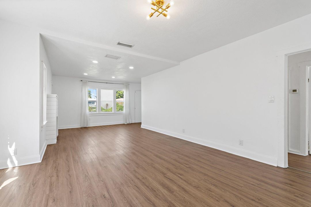 For Sale: $414,900 (3 beds, 2 baths, 1330 Square Feet)