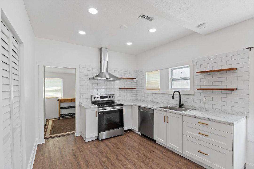 For Sale: $414,900 (3 beds, 2 baths, 1330 Square Feet)