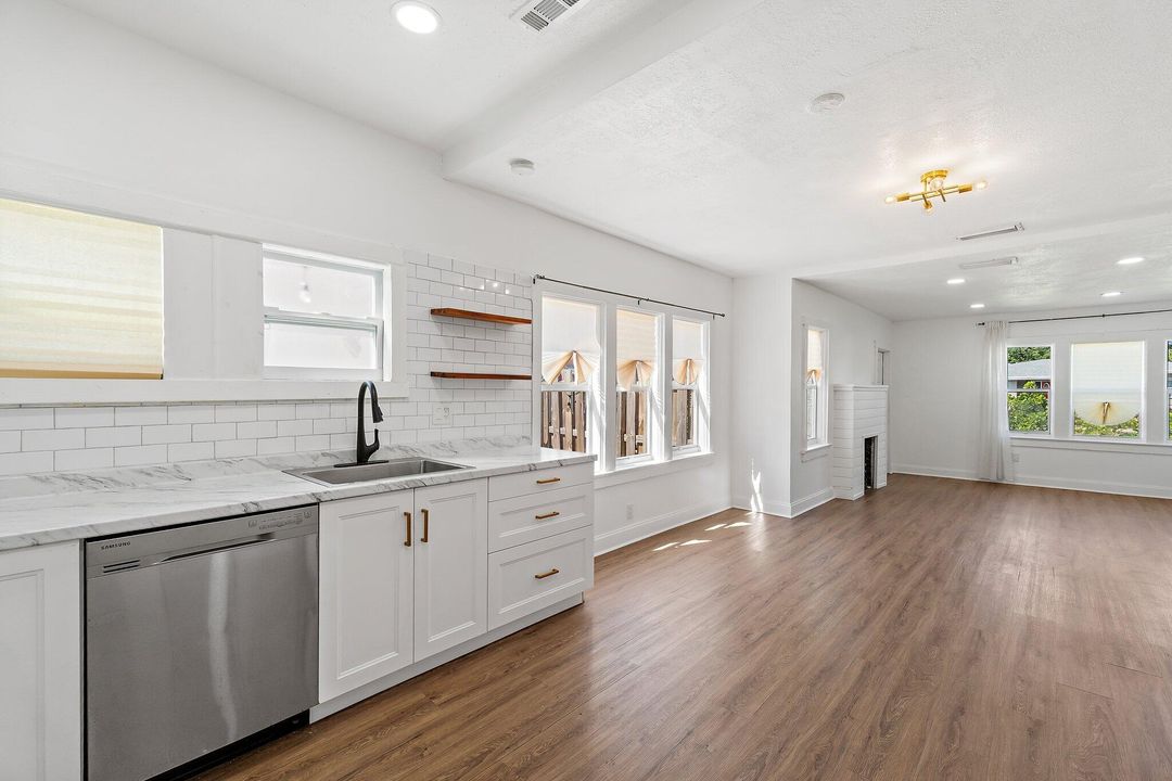 For Sale: $414,900 (3 beds, 2 baths, 1330 Square Feet)