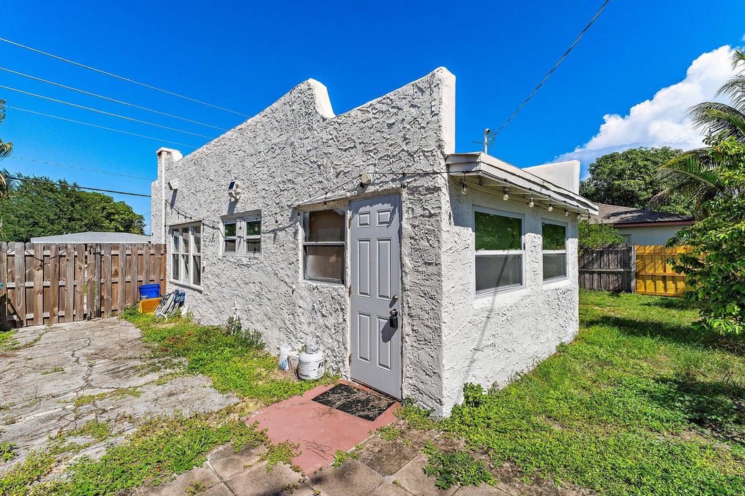 For Sale: $414,900 (3 beds, 2 baths, 1330 Square Feet)