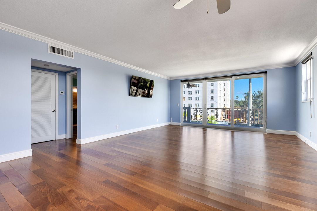 For Sale: $299,994 (2 beds, 2 baths, 1144 Square Feet)