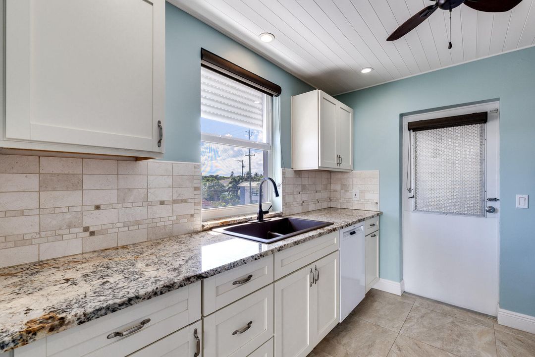 For Sale: $299,994 (2 beds, 2 baths, 1144 Square Feet)