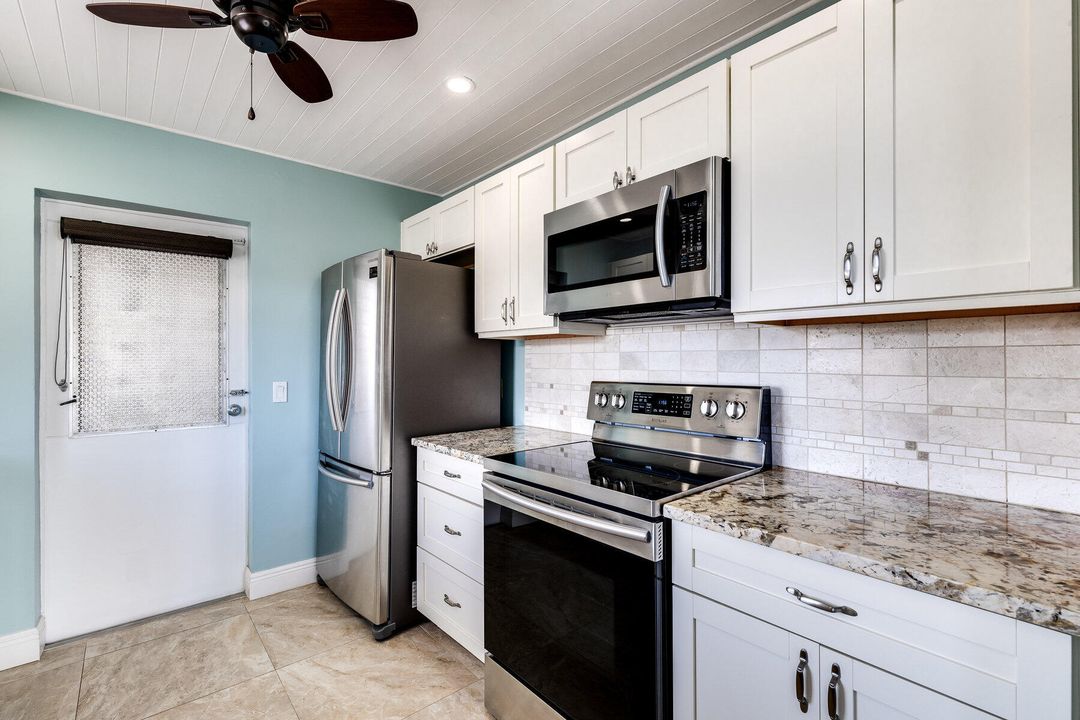 For Sale: $299,994 (2 beds, 2 baths, 1144 Square Feet)
