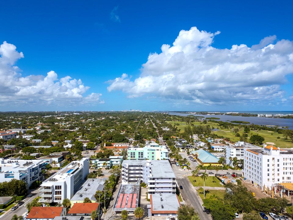 For Sale: $299,994 (2 beds, 2 baths, 1144 Square Feet)