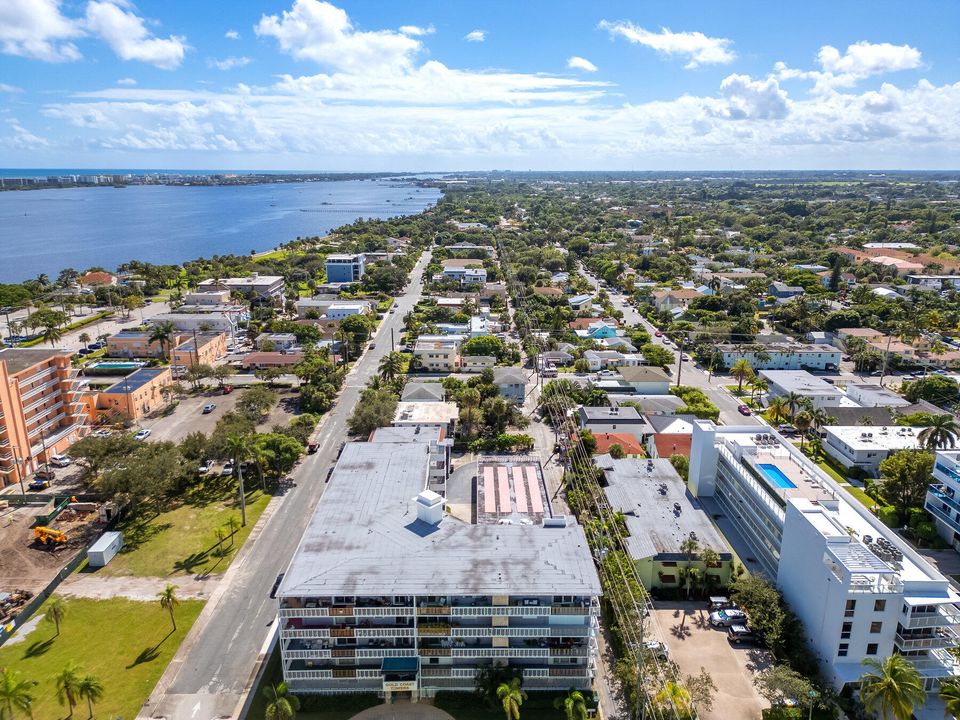 For Sale: $299,994 (2 beds, 2 baths, 1144 Square Feet)