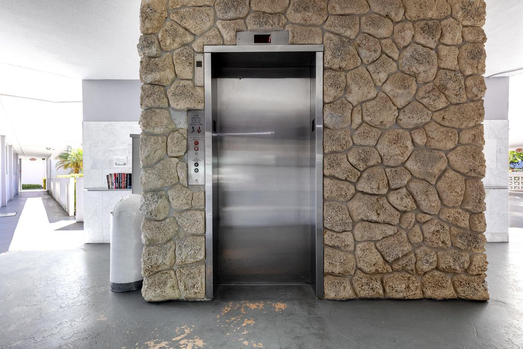 For Sale: $299,994 (2 beds, 2 baths, 1144 Square Feet)