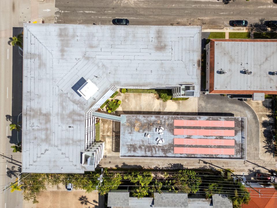 For Sale: $299,994 (2 beds, 2 baths, 1144 Square Feet)