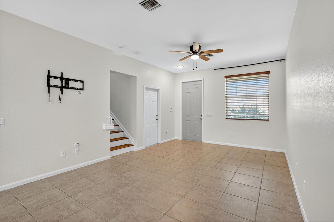 En Renta: $2,825 (3 camas, 3 baños, 1399 Pies cuadrados)