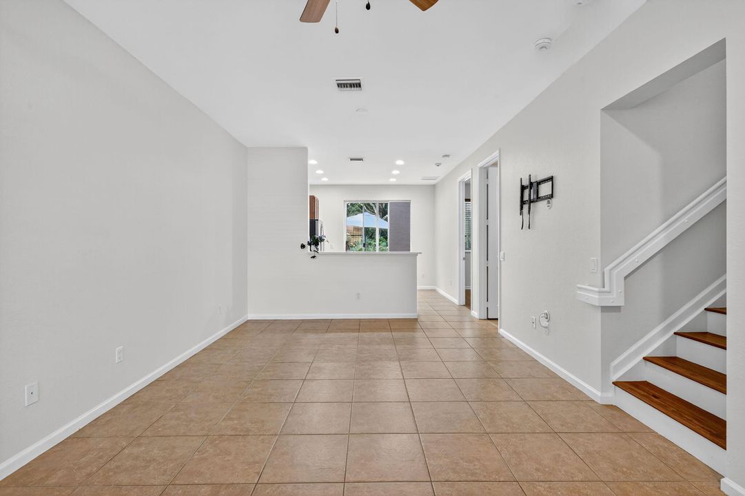 En Renta: $2,825 (3 camas, 3 baños, 1399 Pies cuadrados)