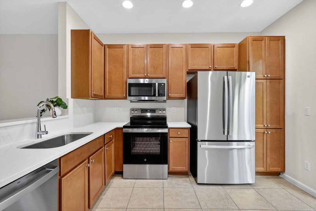 En Renta: $2,825 (3 camas, 3 baños, 1399 Pies cuadrados)