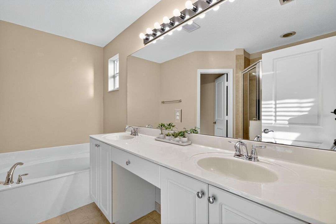 En Renta: $2,825 (3 camas, 3 baños, 1399 Pies cuadrados)