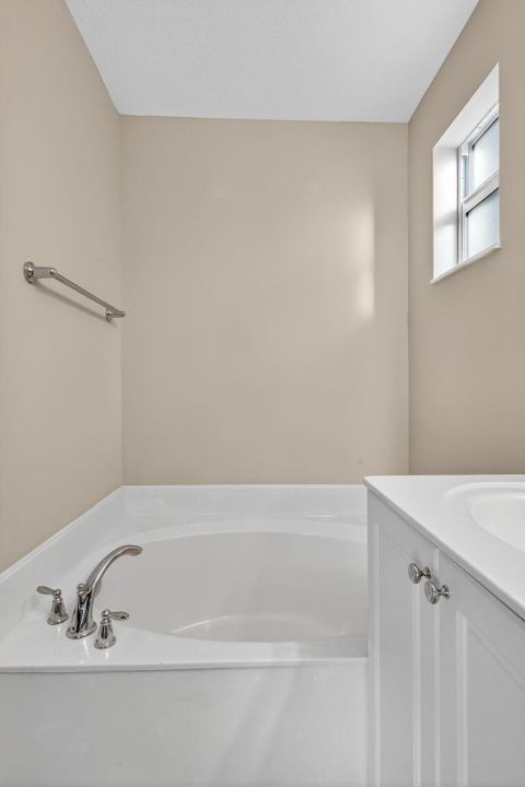 En Renta: $2,825 (3 camas, 3 baños, 1399 Pies cuadrados)