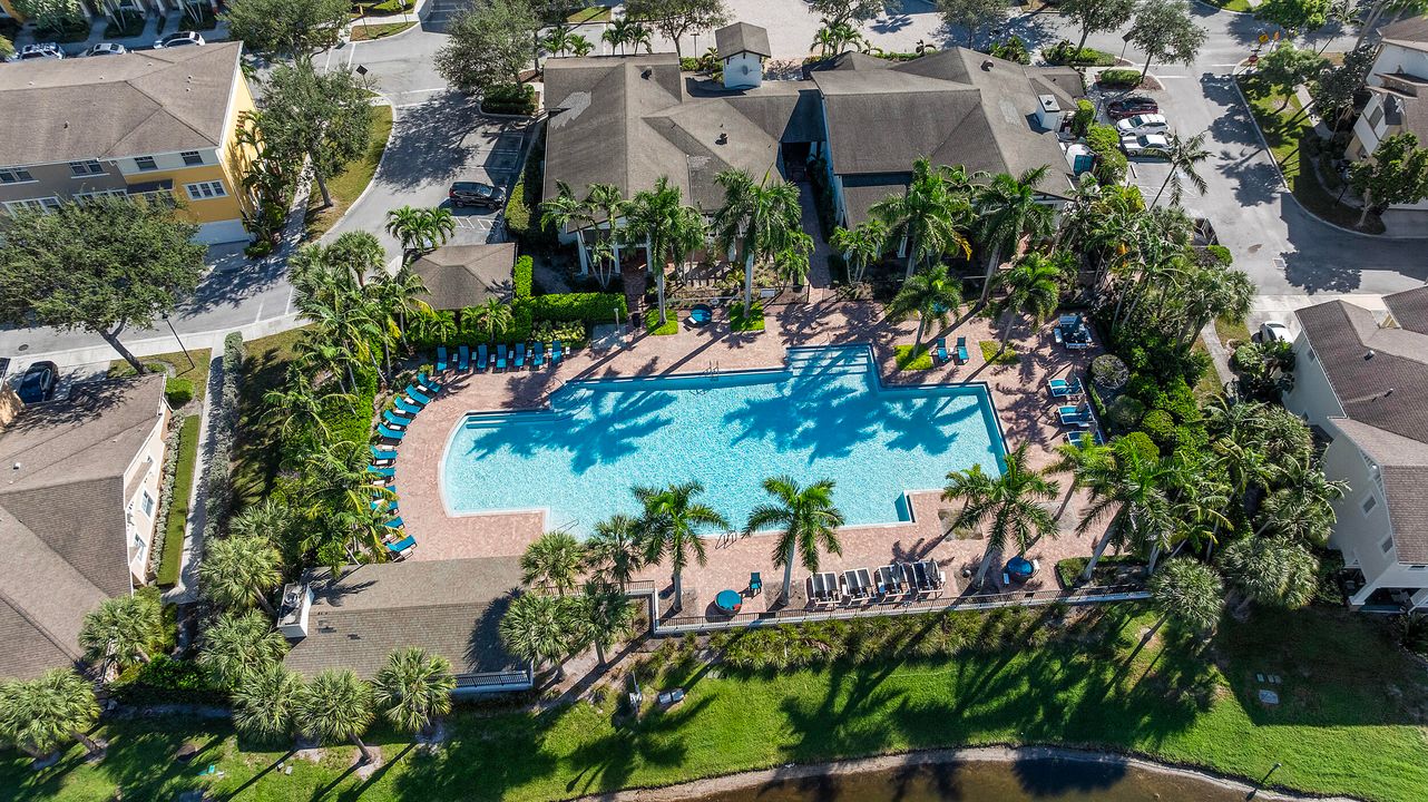 For Sale: $420,000 (4 beds, 3 baths, 2215 Square Feet)