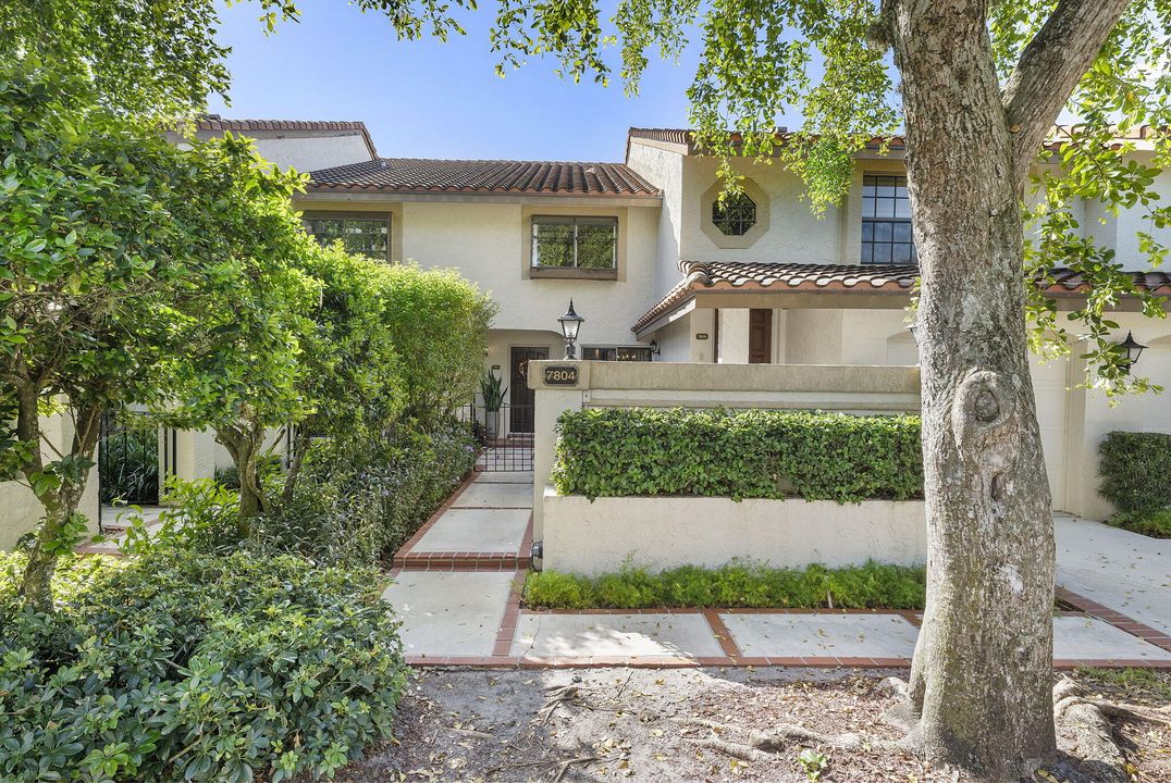 Недавно продано: $345,000 (2 спален, 2 ванн, 1300 Квадратных фут)