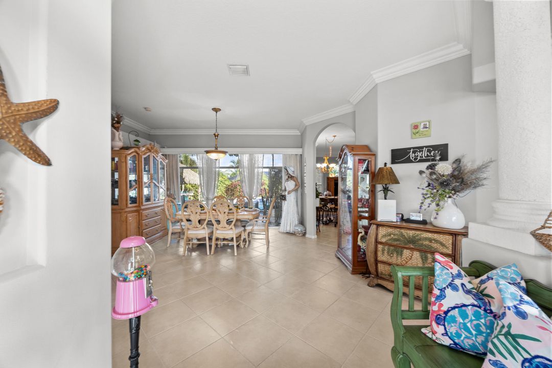 For Sale: $585,000 (4 beds, 2 baths, 2493 Square Feet)