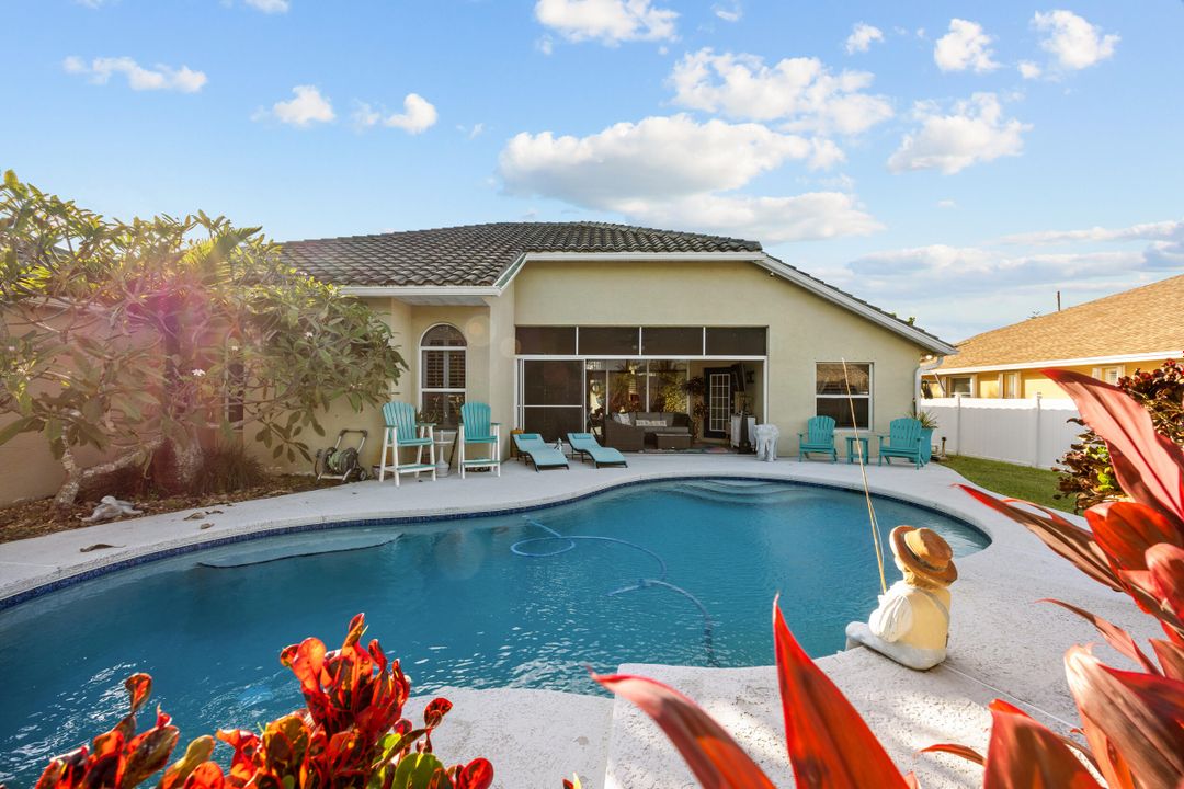 For Sale: $585,000 (4 beds, 2 baths, 2493 Square Feet)