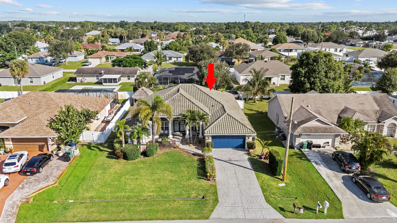 For Sale: $585,000 (4 beds, 2 baths, 2493 Square Feet)