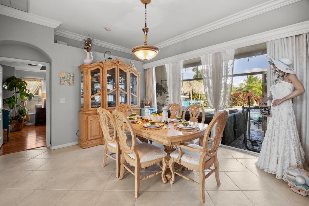 For Sale: $585,000 (4 beds, 2 baths, 2493 Square Feet)