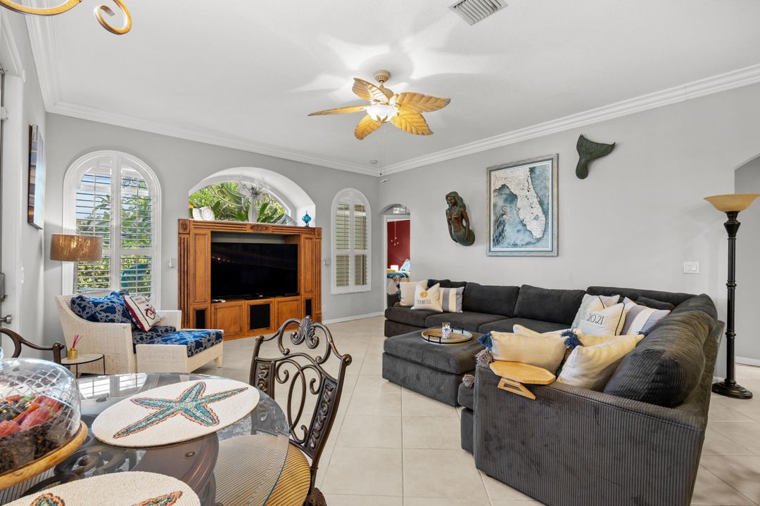 For Sale: $585,000 (4 beds, 2 baths, 2493 Square Feet)