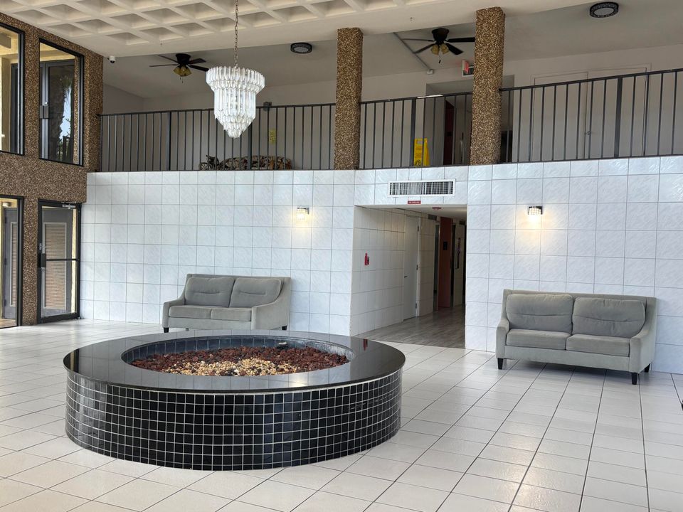 For Rent: $1,700 (1 beds, 1 baths, 660 Square Feet)