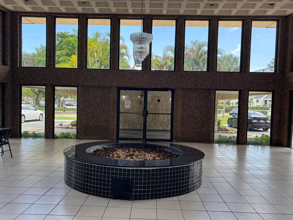 For Rent: $1,700 (1 beds, 1 baths, 660 Square Feet)