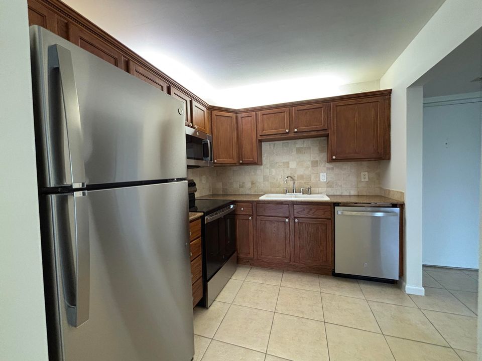 For Rent: $1,700 (1 beds, 1 baths, 660 Square Feet)