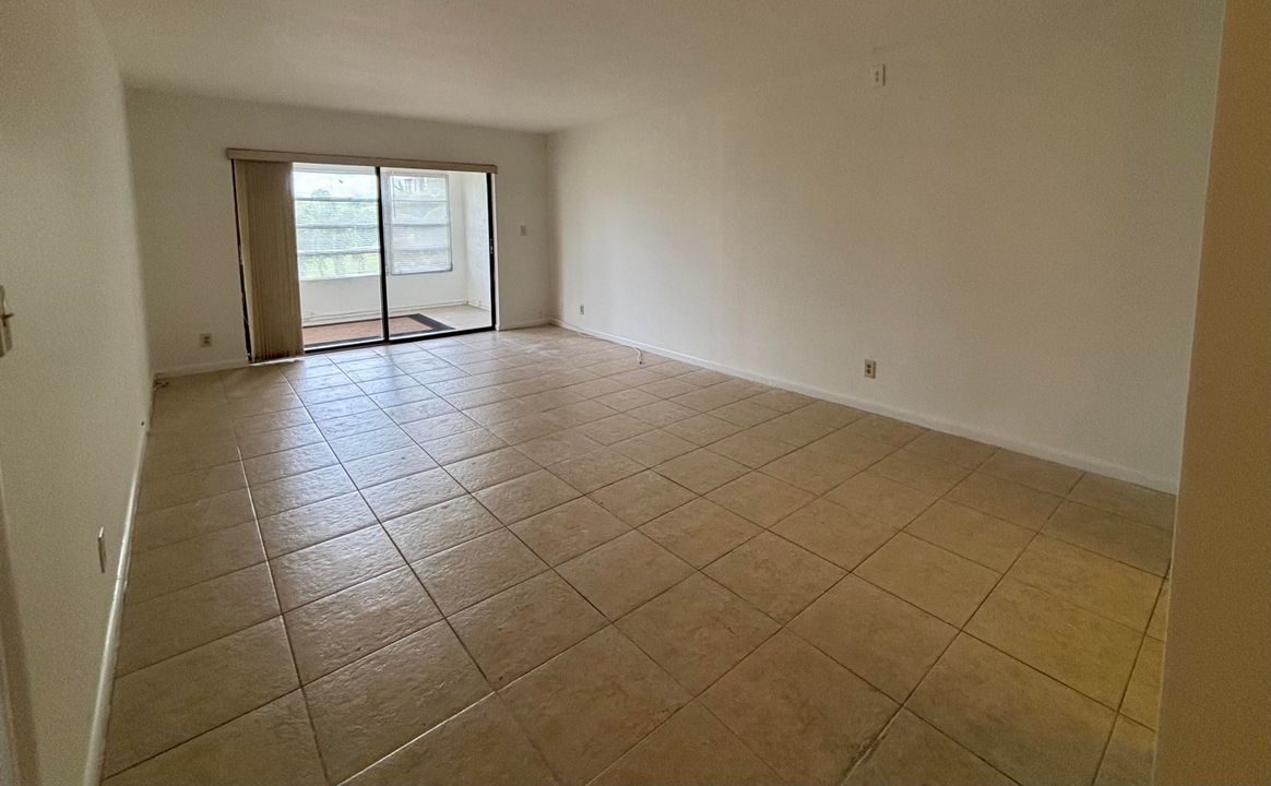 For Rent: $1,700 (1 beds, 1 baths, 660 Square Feet)