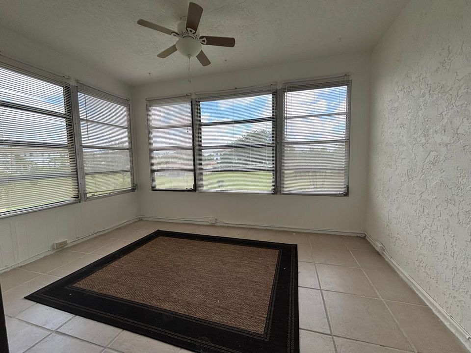 For Rent: $1,700 (1 beds, 1 baths, 660 Square Feet)