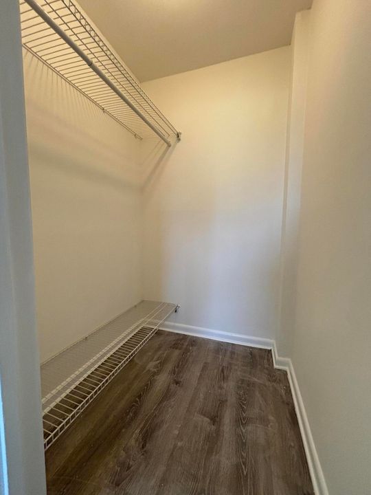 For Rent: $1,700 (1 beds, 1 baths, 660 Square Feet)