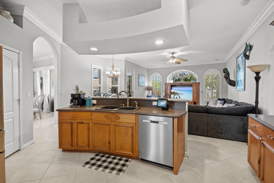 For Sale: $585,000 (4 beds, 2 baths, 2493 Square Feet)