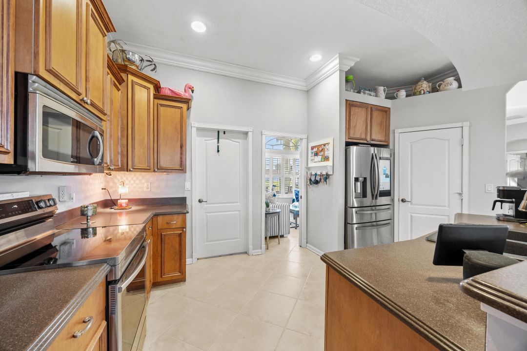For Sale: $585,000 (4 beds, 2 baths, 2493 Square Feet)