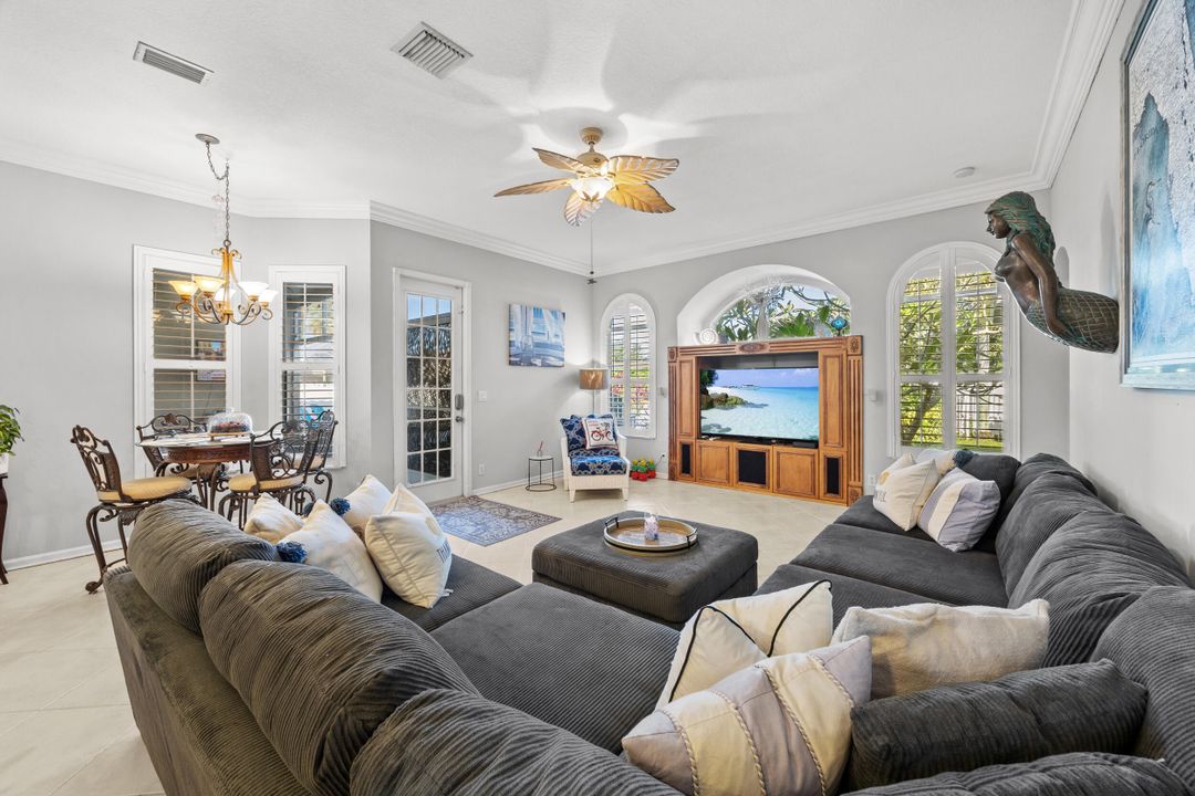 For Sale: $585,000 (4 beds, 2 baths, 2493 Square Feet)