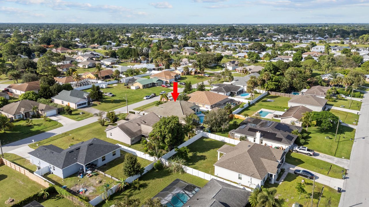 For Sale: $585,000 (4 beds, 2 baths, 2493 Square Feet)