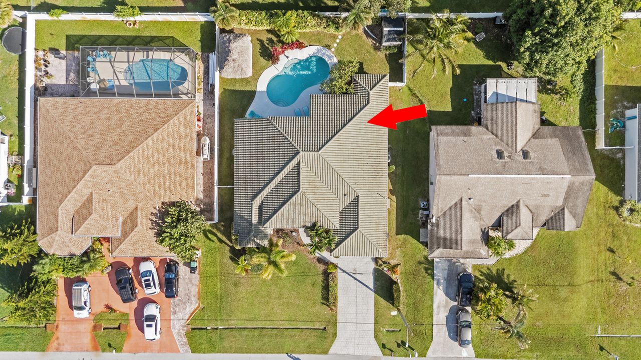 For Sale: $585,000 (4 beds, 2 baths, 2493 Square Feet)