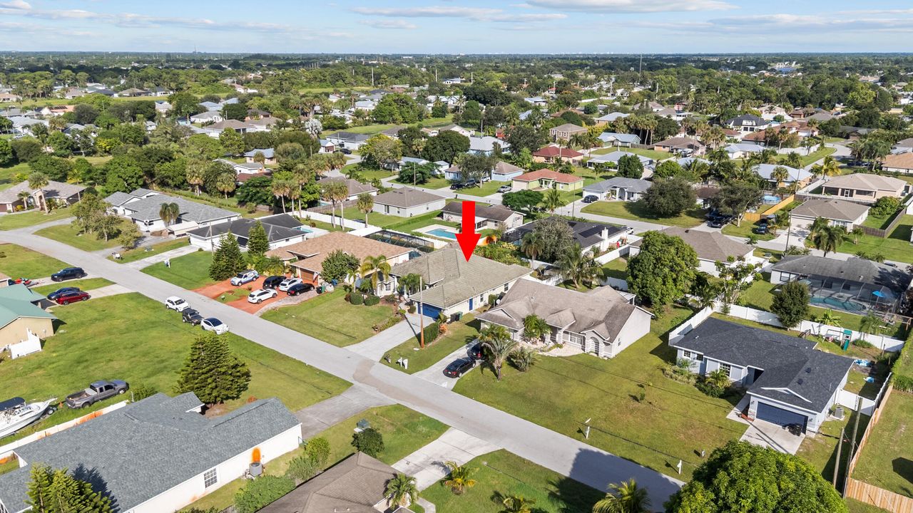 For Sale: $585,000 (4 beds, 2 baths, 2493 Square Feet)