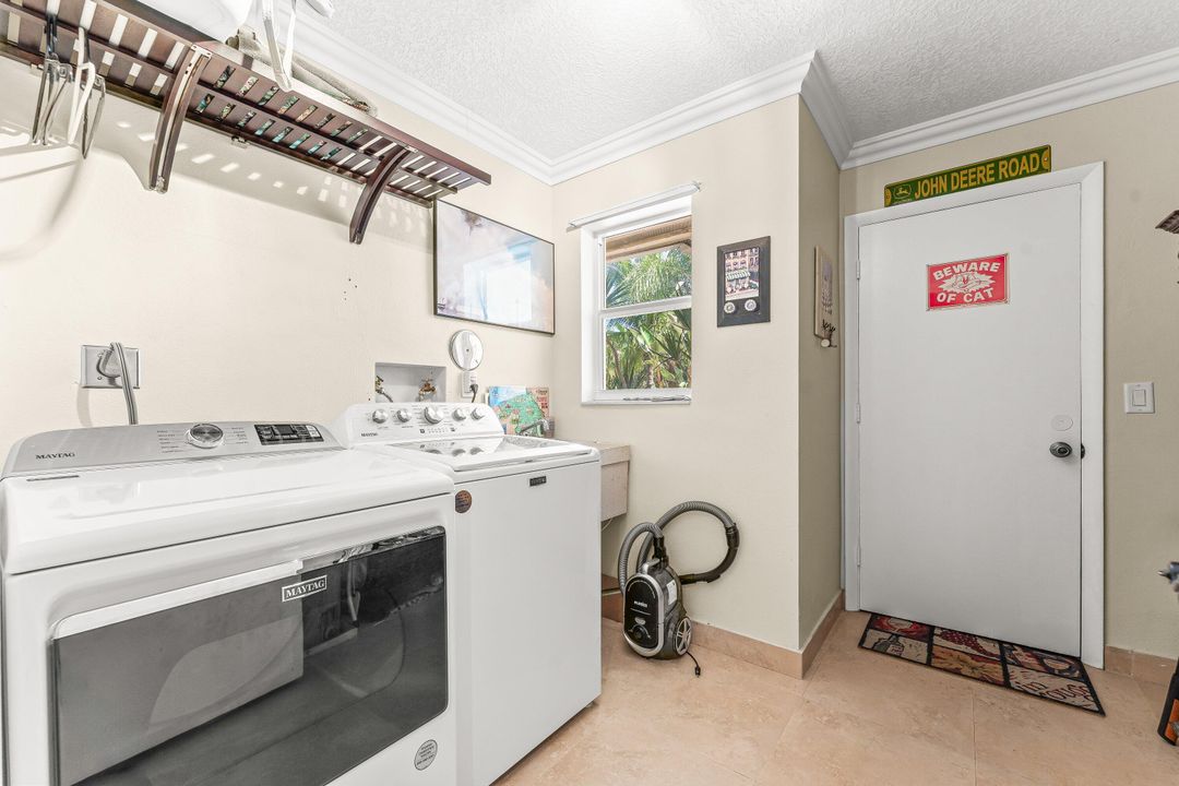 На продажу: $2,799,000 (3 спален, 2 ванн, 1779 Квадратных фут)