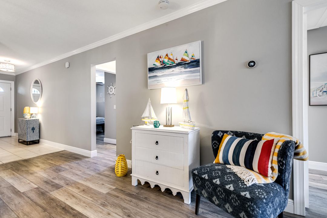 For Sale: $349,994 (2 beds, 2 baths, 1233 Square Feet)