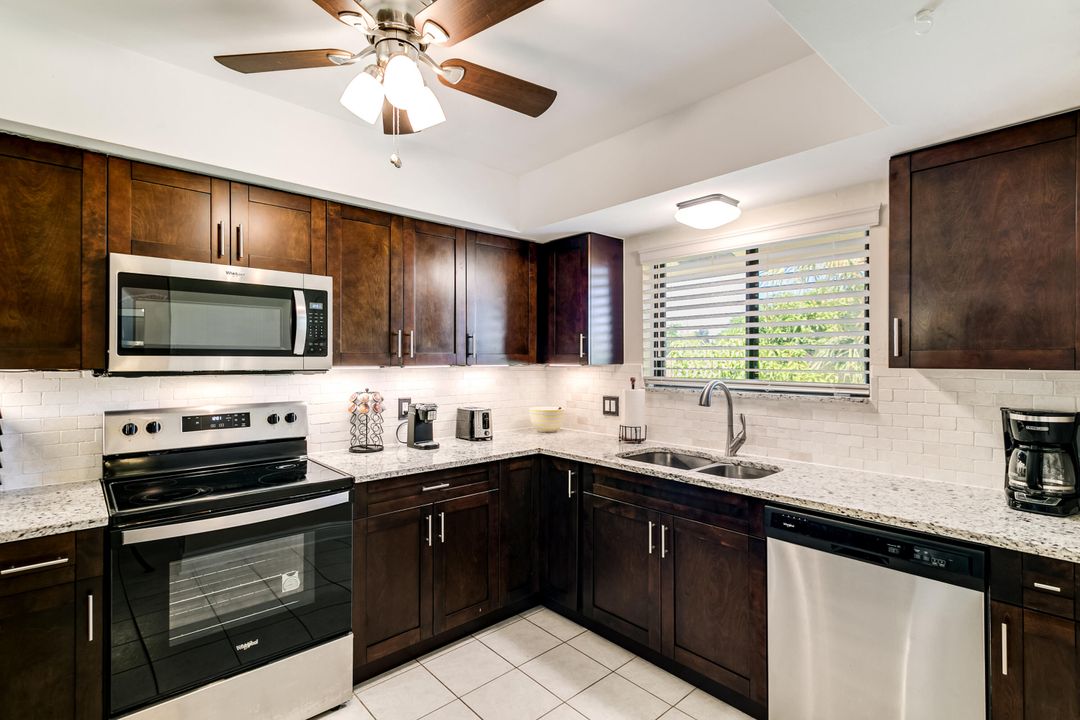 For Sale: $349,994 (2 beds, 2 baths, 1233 Square Feet)