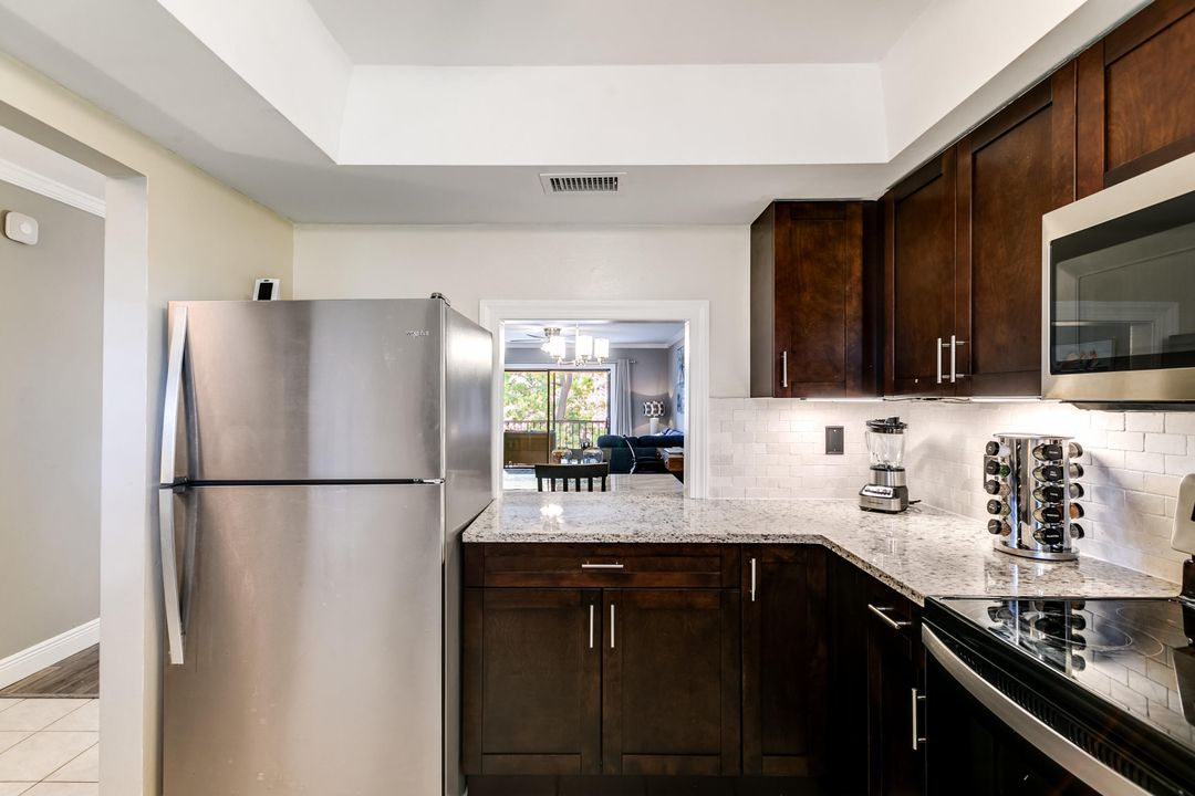 For Sale: $349,994 (2 beds, 2 baths, 1233 Square Feet)