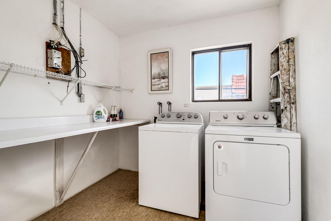 For Sale: $349,994 (2 beds, 2 baths, 1233 Square Feet)