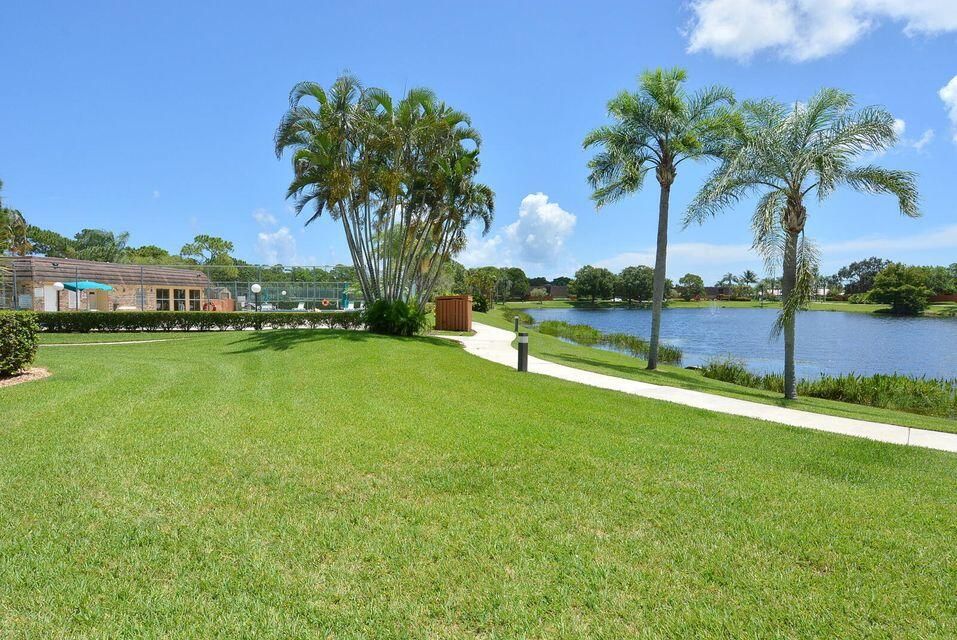 Под контрактом: $239,000 (2 спален, 2 ванн, 1288 Квадратных фут)