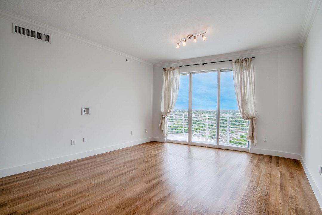 For Sale: $398,490 (1 beds, 1 baths, 760 Square Feet)