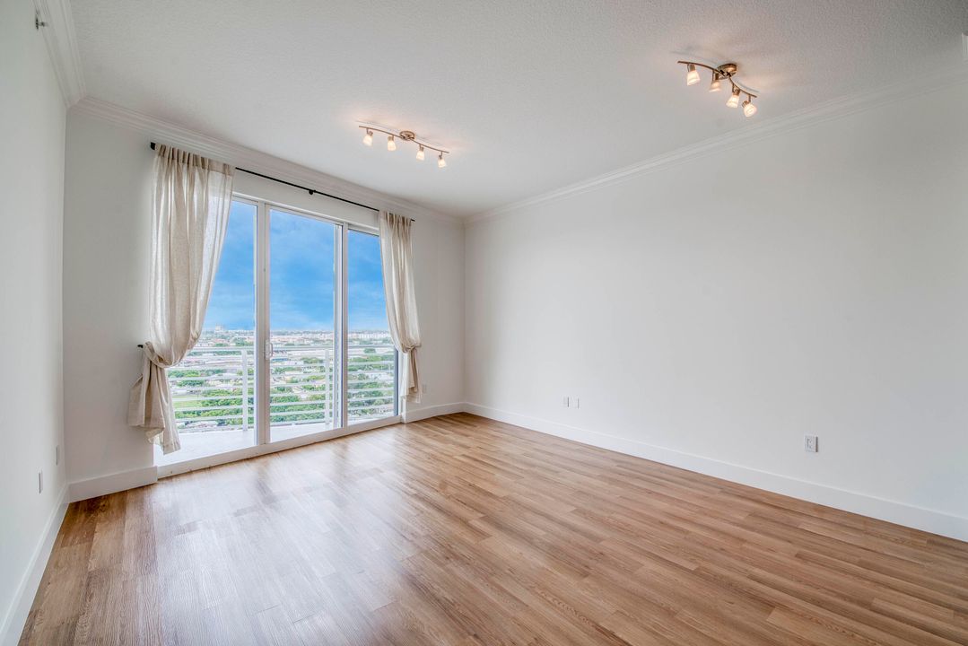 For Sale: $398,490 (1 beds, 1 baths, 760 Square Feet)